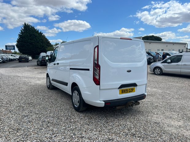 Ford Transit Custom AUTO SWB L1H1 Low Roof Trend Air Con Sensors Tow Bar EURO 6 NO VAT 8