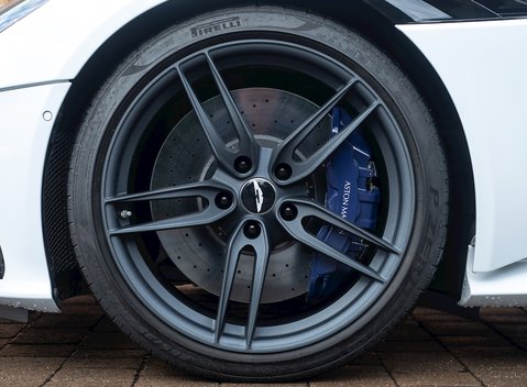 Aston Martin DBS Superleggera 10