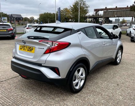 Toyota C-HR 1.8 C-HR Icon HEV CVT 5dr 8