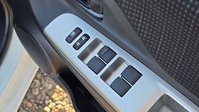Toyota Yaris 1.33 Dual VVT-i Design Hatchback 5dr Petrol Multidrive S Euro 6 (99 ps) 26