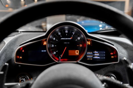 McLaren 650S LE MANS. UK CAR. 1 OF 50 EXAMPLES. CARBON INTERIOR & EXTERIOR. FRONT LIFT. 32