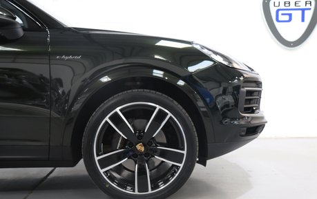 Porsche Cayenne V6 Platinum Edition - PTS Colour and Incredible Specification 15