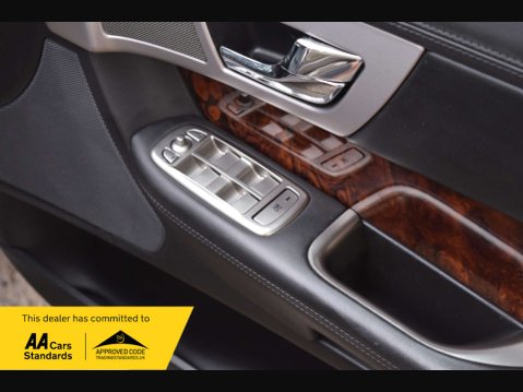 Jaguar XF 3.0 XF Premium Luxury V6 Auto 4dr 38
