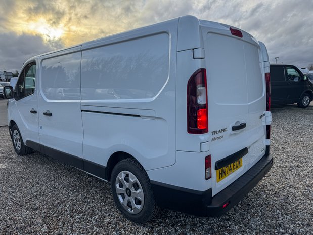 Renault Trafic LWB L2H1 Low Roof Advance Ll30 Air Cruise SELECT 10