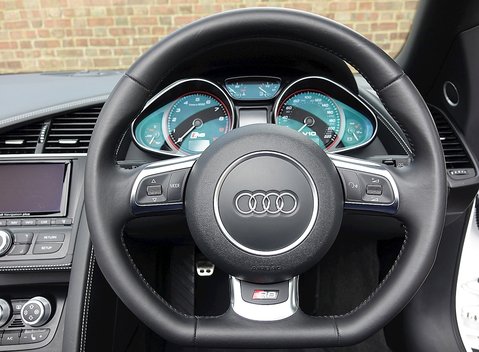 Audi R8 V10 Spyder 8