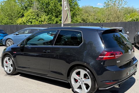 Volkswagen Golf GTI LAUNCH DSG - APPLE CAR PLAY - 2 OWNERS - 9 SERVICES RECORDED 2