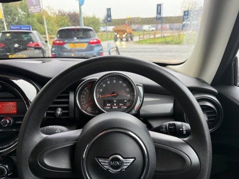Mini Hatch 1.5 Cooper Euro 6 (s/s) 3dr 27