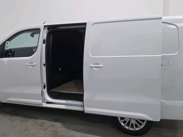Vauxhall Vivaro VIVARO L2 DIESEL 3100 2.0d 145PS Pro H1 Van 14