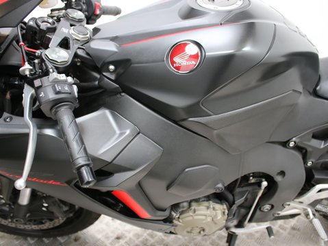 Honda CBR1000RR Fireblade CBR 1000 RR FIREBLADE ABS RA-J 31