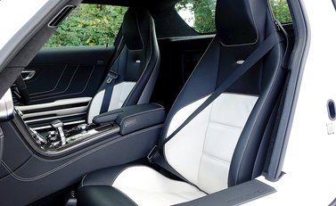 Mercedes-Benz SLS AMG 13