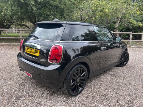 Mini Hatch 1.5 Cooper Exclusive Steptronic Euro 6 (s/s) 3dr 17