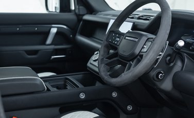 Land Rover Defender 110 V8 Carpathian Edition OVERFINCH 13