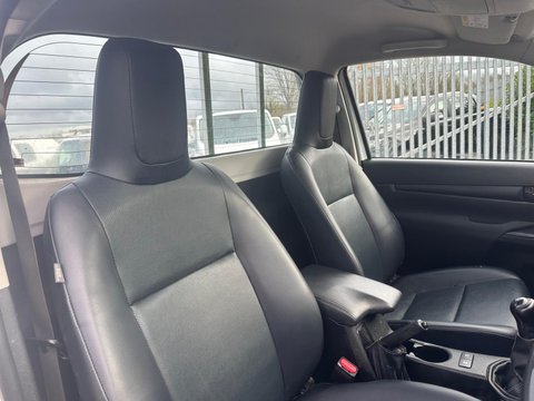 Toyota Hilux ACTIVE 4WD D-4D S/C 14