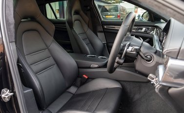 Porsche Panamera Turbo S E-Hybrid Sport Turismo 12