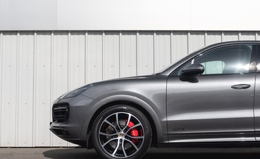 Porsche Cayenne GTS Coupé 25