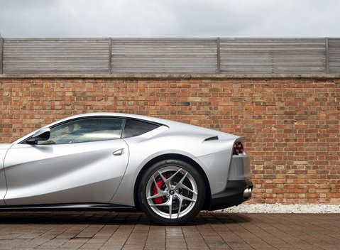 Ferrari 812 Superfast 27