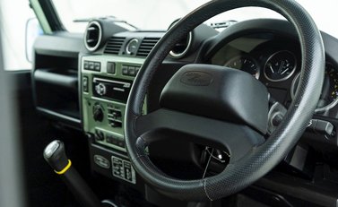 Land Rover Defender 110 Heritage 9