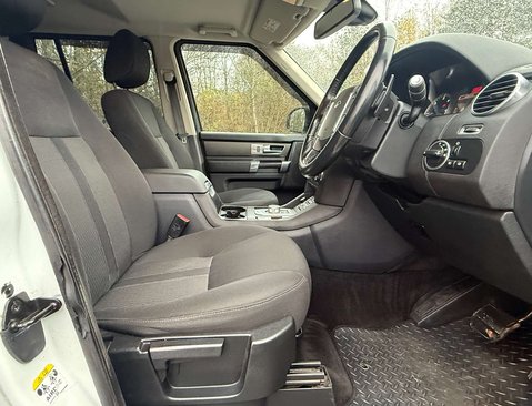 Land Rover Discovery 3.0 Discovery SE SDV6 Auto 4WD 5dr 10