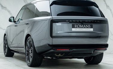 Land Rover Range Rover D350 Autobiography LWB 7 Seater 8