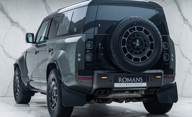 Land Rover Defender OCTA EDITION ONE 7