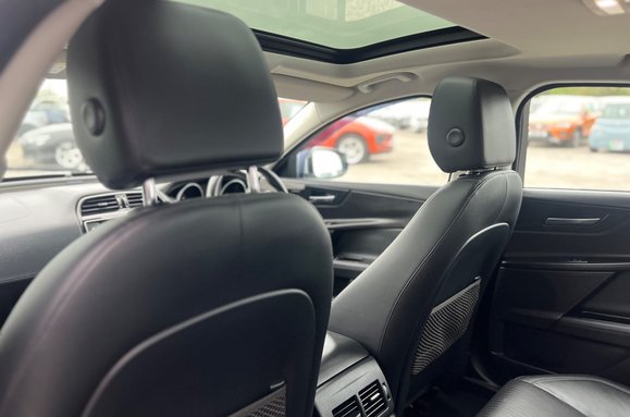Jaguar XE 2.0 D PORTFOLIO AUTO 33