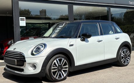 Mini Hatch Cooper 1.5 Exclusive Comfort / Navigation 5 door - SAT NAV - LIGHT LEATHER 1