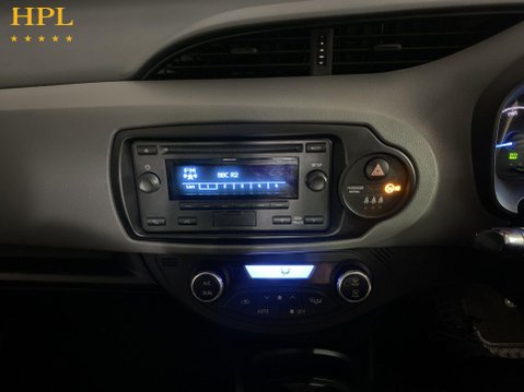 Toyota Yaris 1.5 VVT-h Active Hatchback 5dr Petrol Hybrid E-CVT Euro 6 (s/s) (100 ps) Ai 17