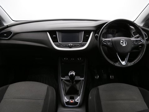 Vauxhall Grandland X 1.2 Turbo Design Line Euro 6 (s/s) 5dr 9