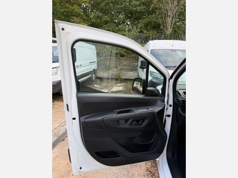 Vauxhall Combo 1.5 Turbo D 2000 Dynamic Panel Van 4dr Diesel Manual L1 H1 Euro 6 (100 ps) 32