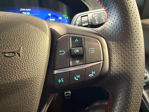 Ford Kuga 2.5h Duratec ST-Line Edition CVT Euro 6 (s/s) 5dr 27