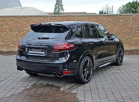 Porsche Cayenne GTS 18