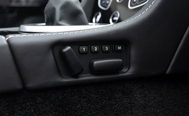 Aston Martin V12 Vantage S ROADSTER 34