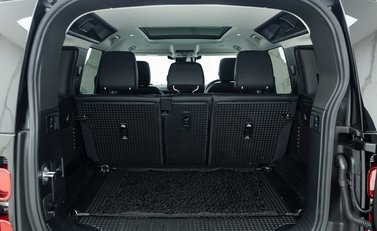 Land Rover Defender 110 XS Edition P400 27