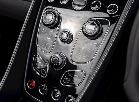 Aston Martin Vanquish Volante 20