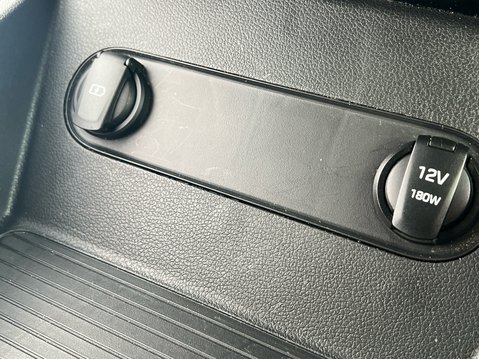 Hyundai KONA PREMIUM 37