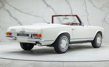 Mercedes-Benz 280 SL W113 Pagoda 6