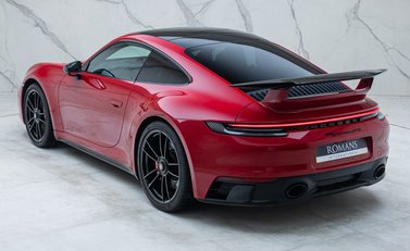 Porsche 911 Carrera GTS (992) 12