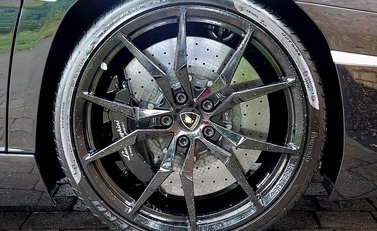 Lamborghini Aventador LP 700-4 Roadster 18