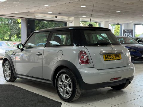 Mini Hatch 1.6 Cooper Euro 5 (s/s) 3dr 4
