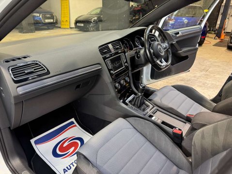 Volkswagen Golf 2.0 Golf R-Line Edition TDI BlueMotion Technology 5dr 71
