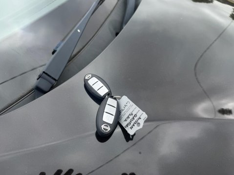 Nissan Qashqai 1.2 DIG-T N-Connecta SUV 5dr Petrol XTRON Euro 6 (s/s) (115 ps) FSH & 2X OR 16