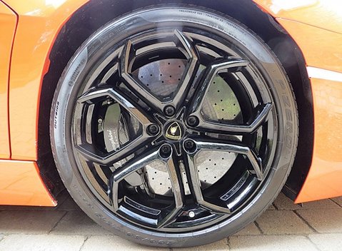 Lamborghini Aventador LP 700-4 6