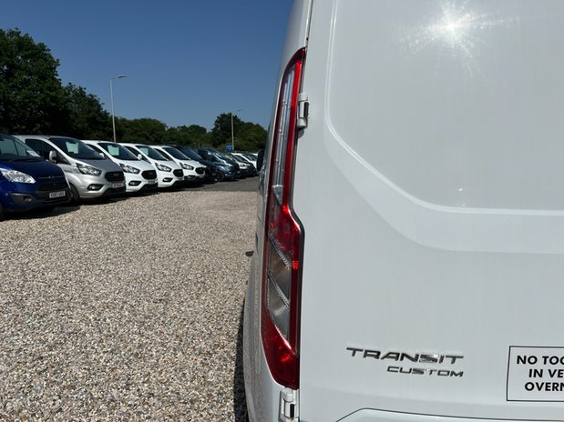 Ford Transit Custom SWB L1H1 (SOLD) Low Roof Limited 300 Air Con Alloys Sensors EURO 6 NO VAT 24