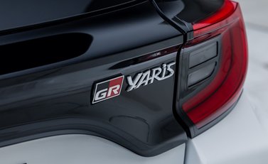 Toyota Yaris GR-Y CIRCUIT 37