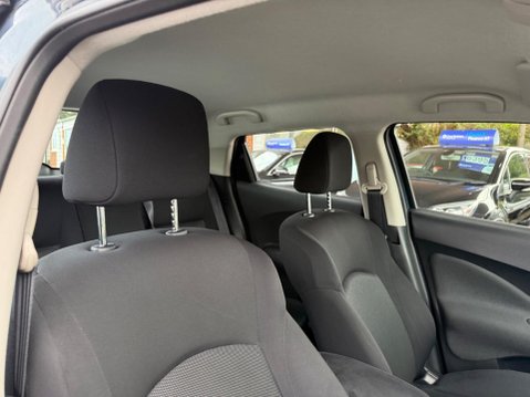 Nissan Juke 1.6 Acenta Euro 5 (s/s) 5dr 35