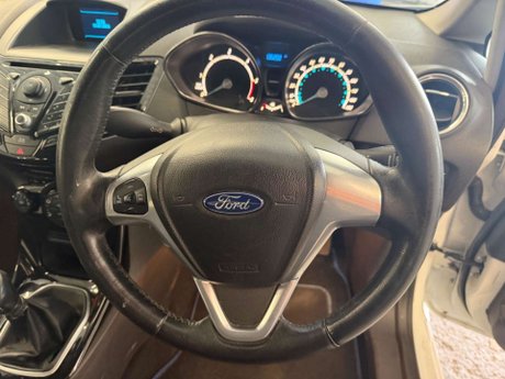 Ford Fiesta 1.5 TDCi Zetec Euro 5 3dr 23
