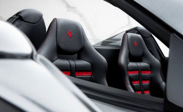 Ferrari 488 SPIDER 36