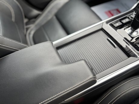 Jaguar XE P250i R-Dynamic S Saloon 4dr Petrol Auto Euro 6 (s/s) (250 ps) 29