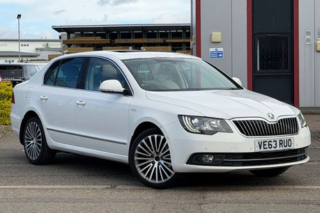 Skoda Superb 2.0 TDI Laurin & Klement Hatchback 5dr Diesel DSG Euro 5 (s/s) (170 ps)