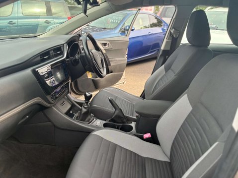 Toyota Auris 1.6 D-4D Business Edition Touring Sports 5dr Diesel Manual Euro 6 (s/s) (11 13